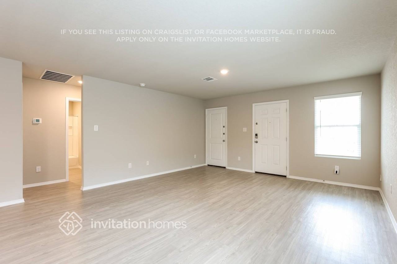 140 Hollywood Dr - Photo 4 of 17
