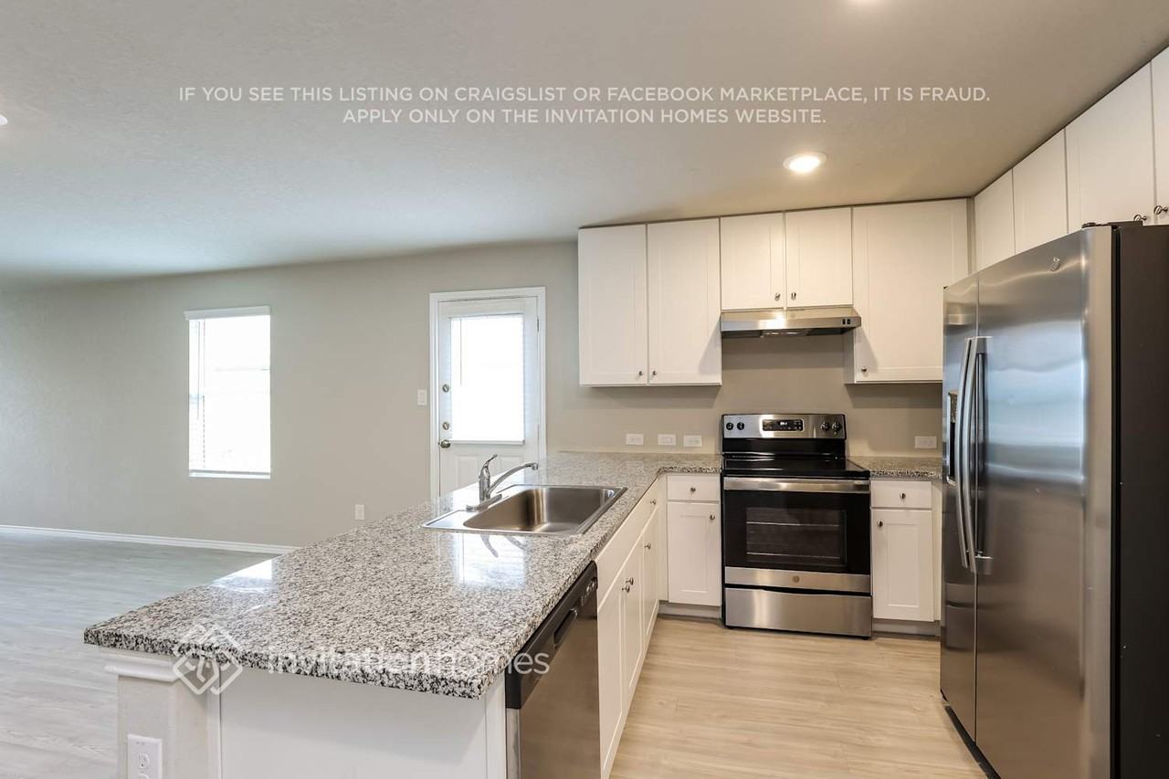 140 Hollywood Dr - Photo 6 of 17