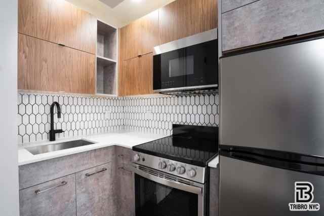 2033 1st Ave - Photo 5 of 10