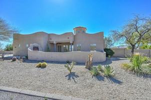 featured image of 1411 W Desert Hills Estate Dr