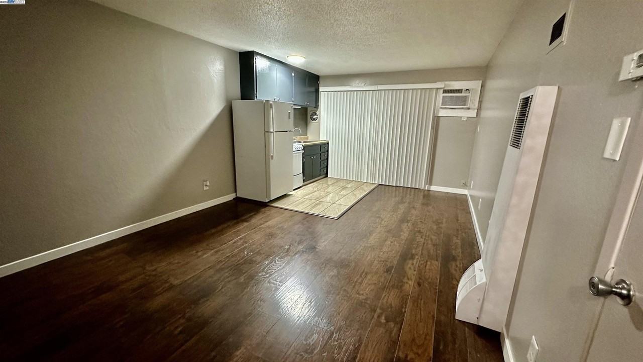 200 Leisure Way - Photo 3 of 31