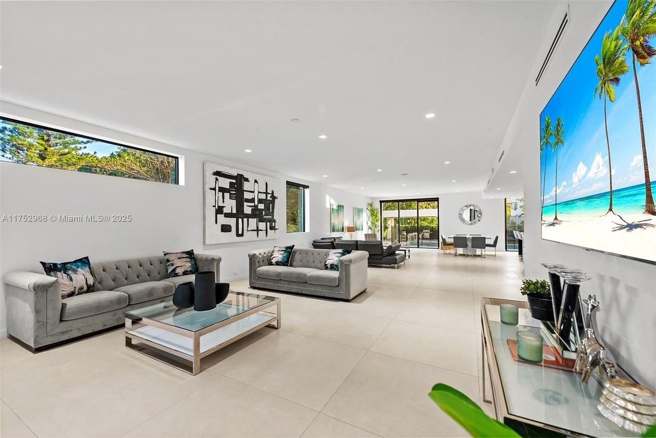 2572 Ne 182nd Ter #0 - Photo 6 of 50