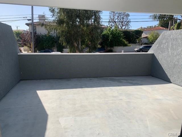 693 19th St - Photo 2 of 8