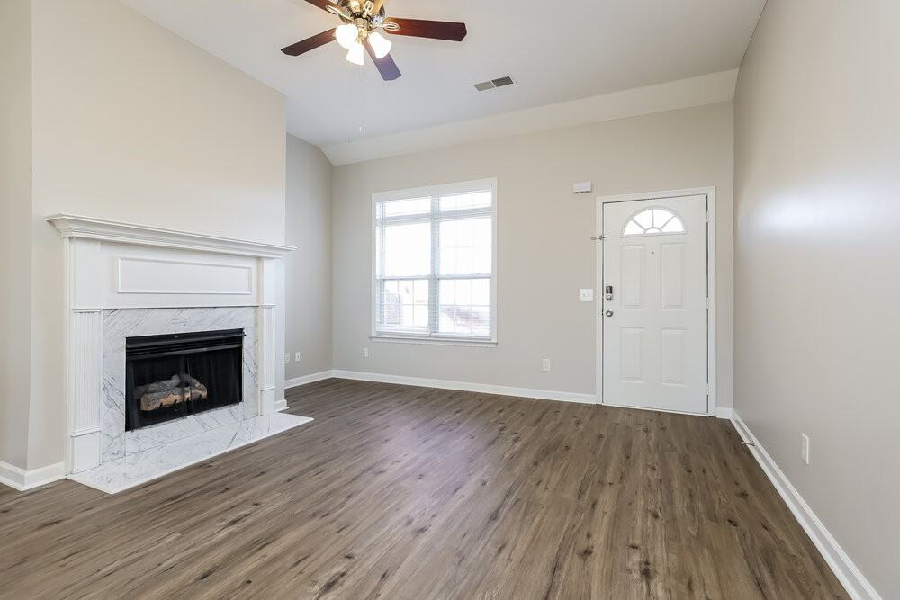 513 Waterford Pl - Photo 4 of 17