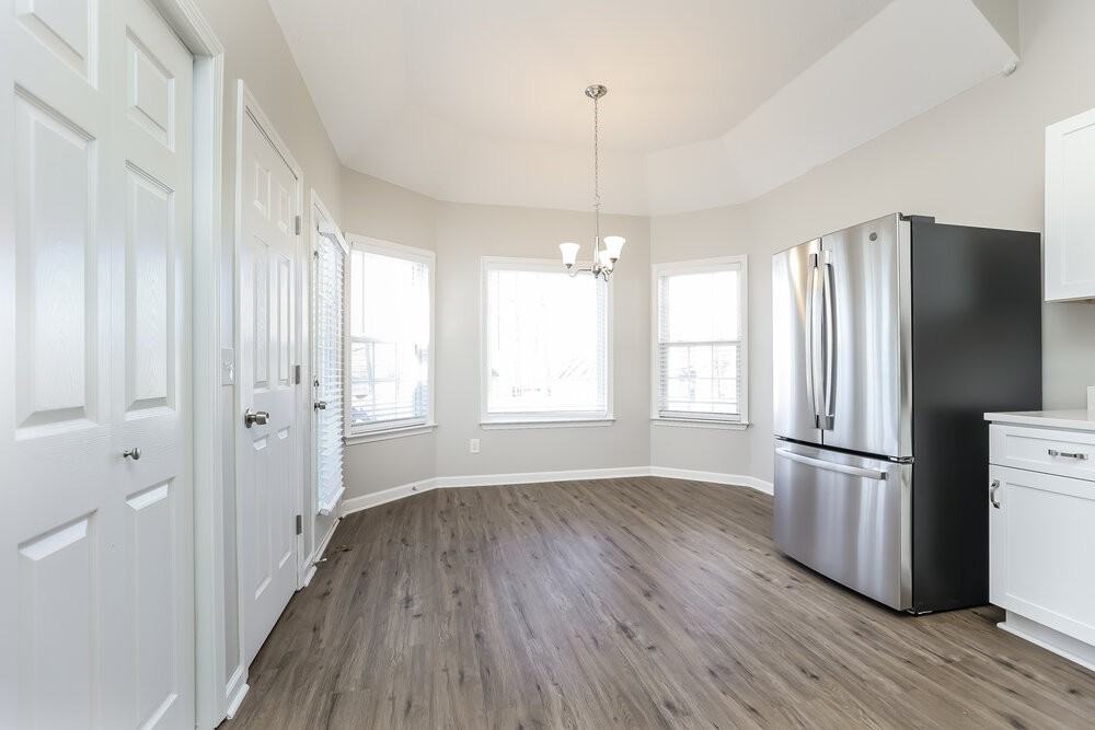 513 Waterford Pl - Photo 6 of 17