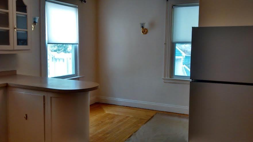 215 West Elm St - Photo 2 of 10