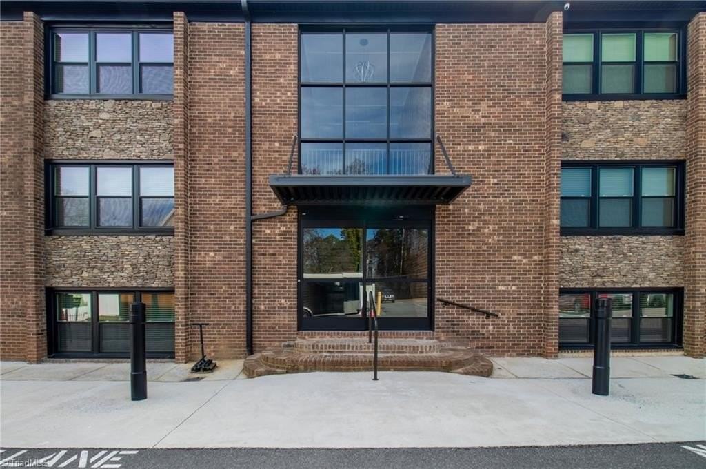 105 Dahl St - Photo 3 of 34