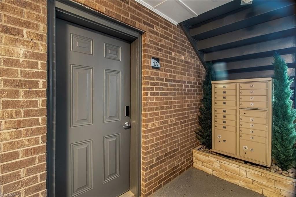 105 Dahl St - Photo 4 of 34