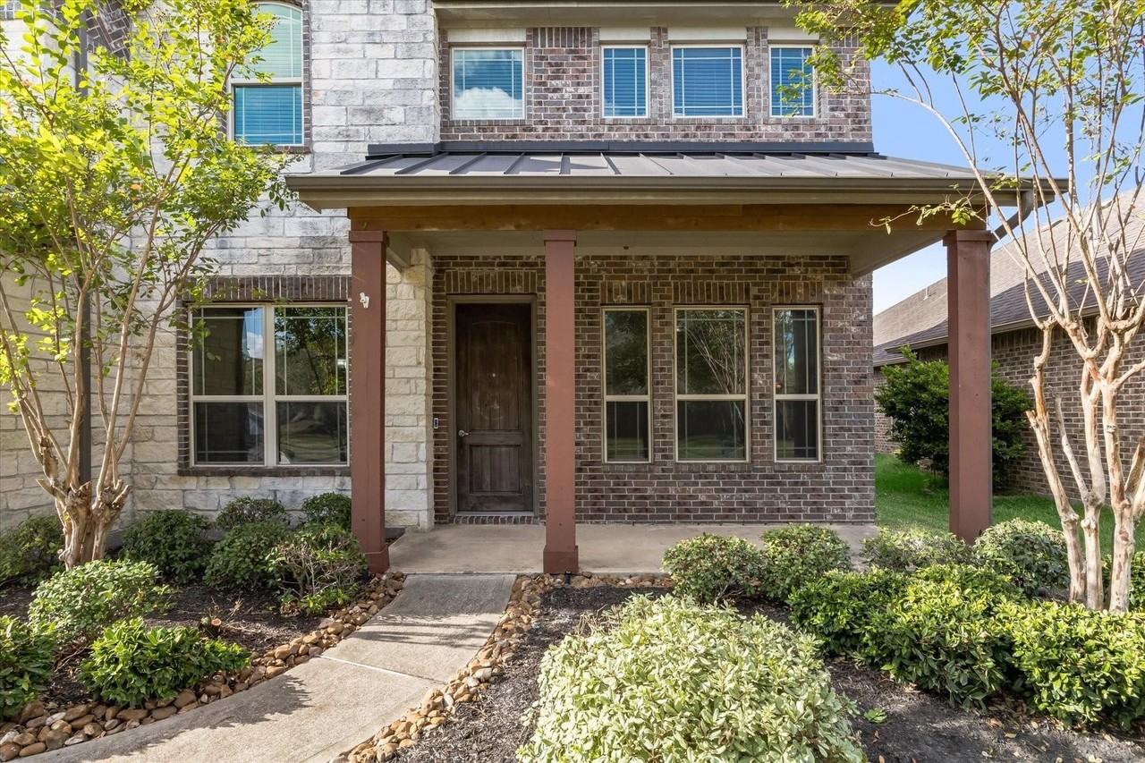 558 Southampton Ln - Photo 5 of 36