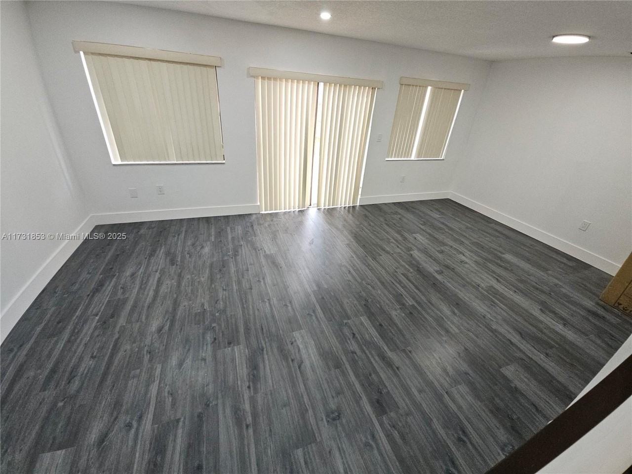 1535 Sw 122nd Ave ##7 - Photo 3 of 28