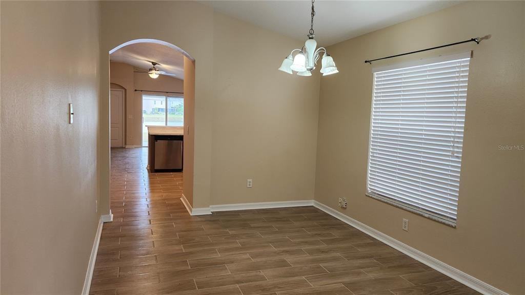 7955 Carriage Pointe Dr - Photo 2 of 16