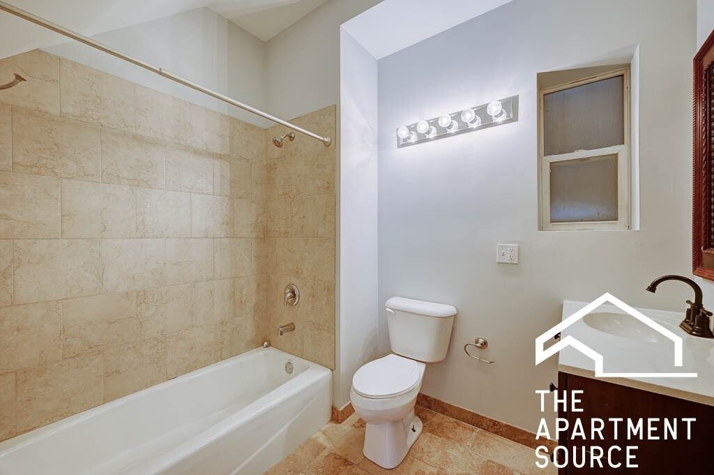 1846 W 18th St #2R - Photo 5 of 7