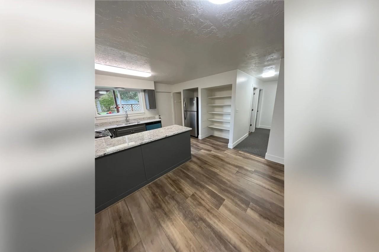 948 S 1060 E - Photo 3 of 20