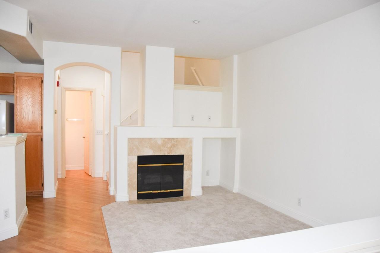 1203 Elk Grv - Photo 3 of 31