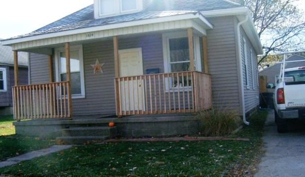 1819 Wilson St - Photo 2 of 3