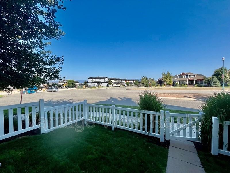 5493 South Perimeter Way - Photo 3 of 42