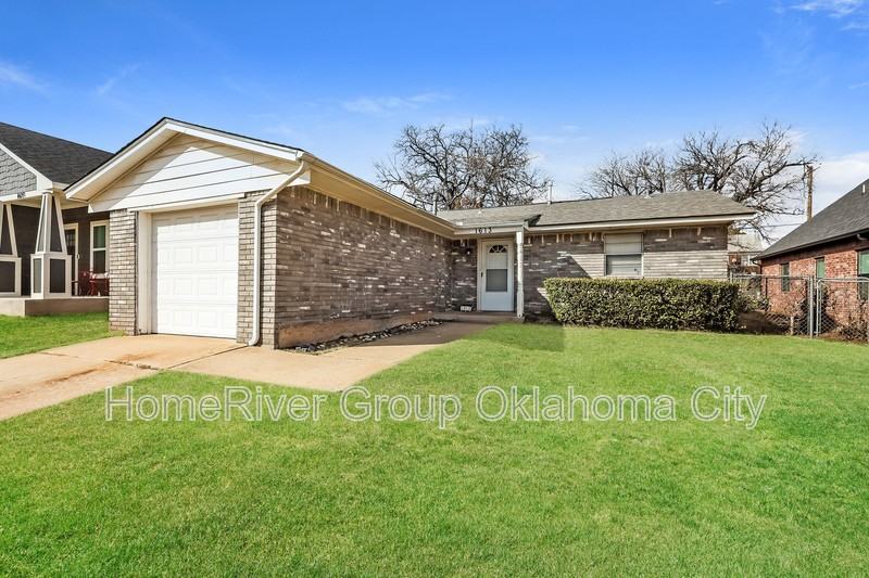 1613 Ne 9th St - Photo 2 of 19