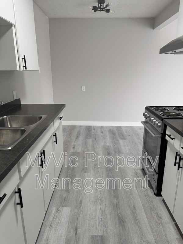 10930 53 Avenue NW - Photo 2 of 6