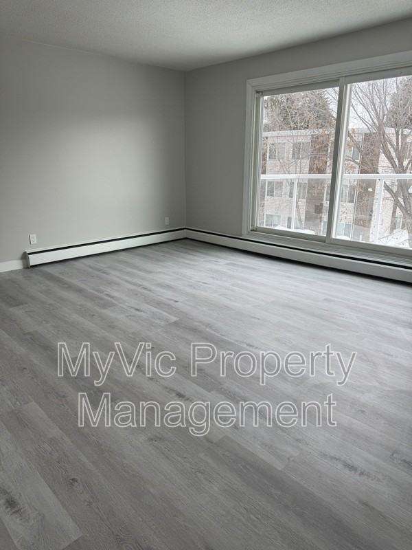 10930 53 Avenue NW - Photo 5 of 6