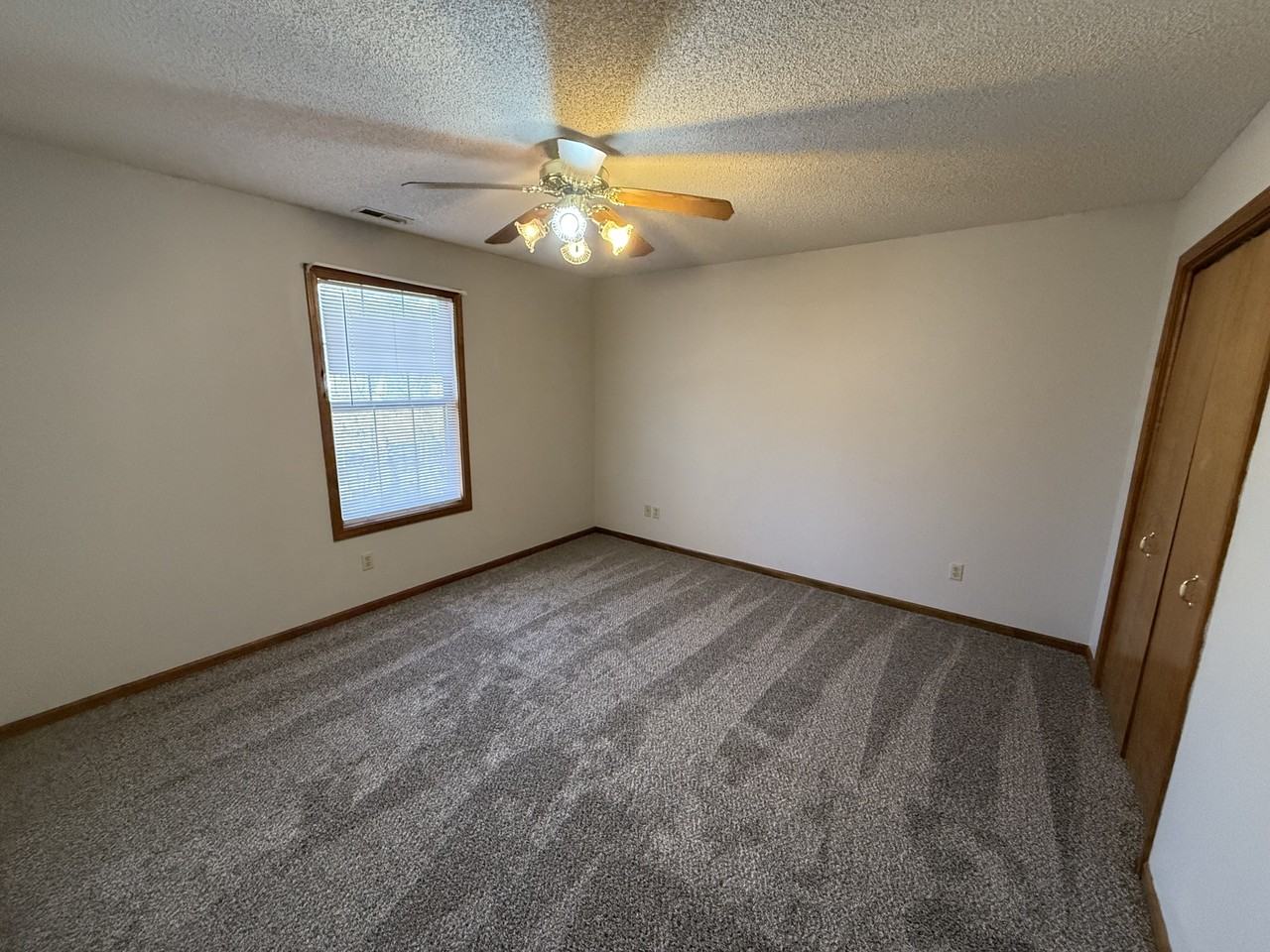 1118 Zoll St - Photo 2 of 6