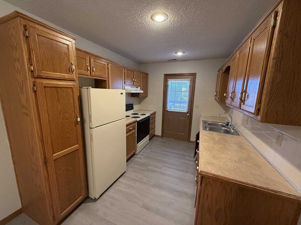 1118 Zoll St - Photo 3 of 6