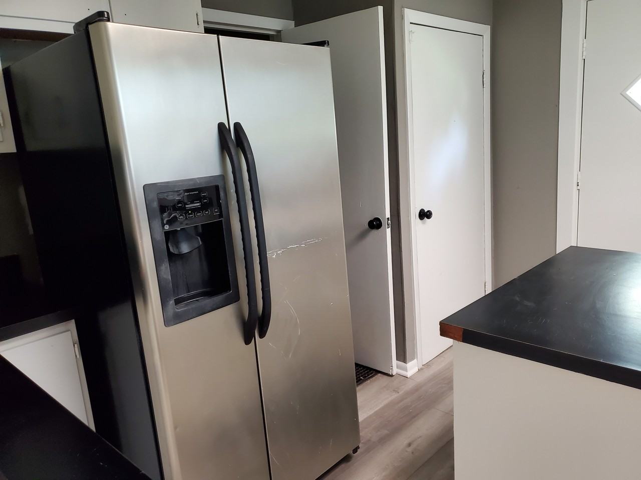 2033 N College St - Photo 3 of 10