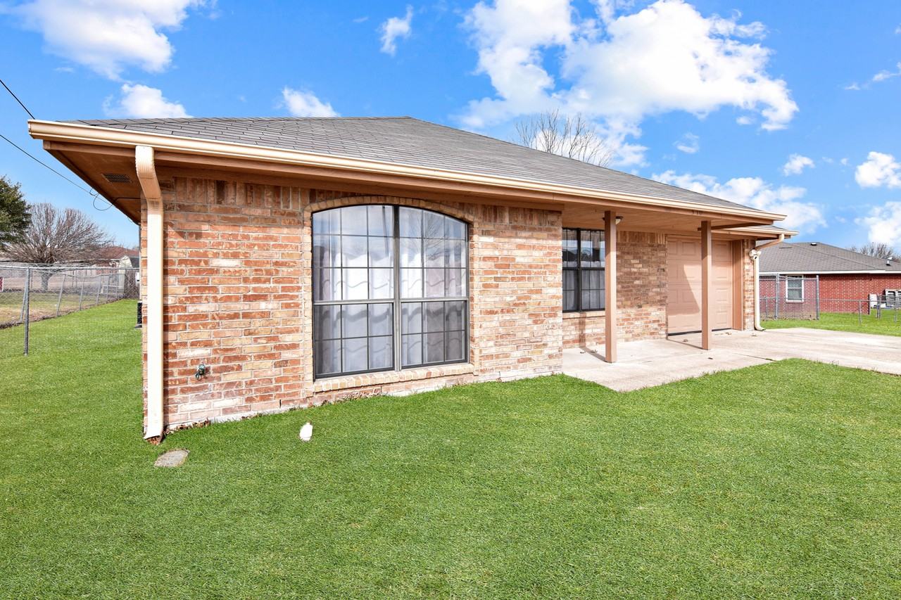 310 Fowler Dr - Photo 3 of 23