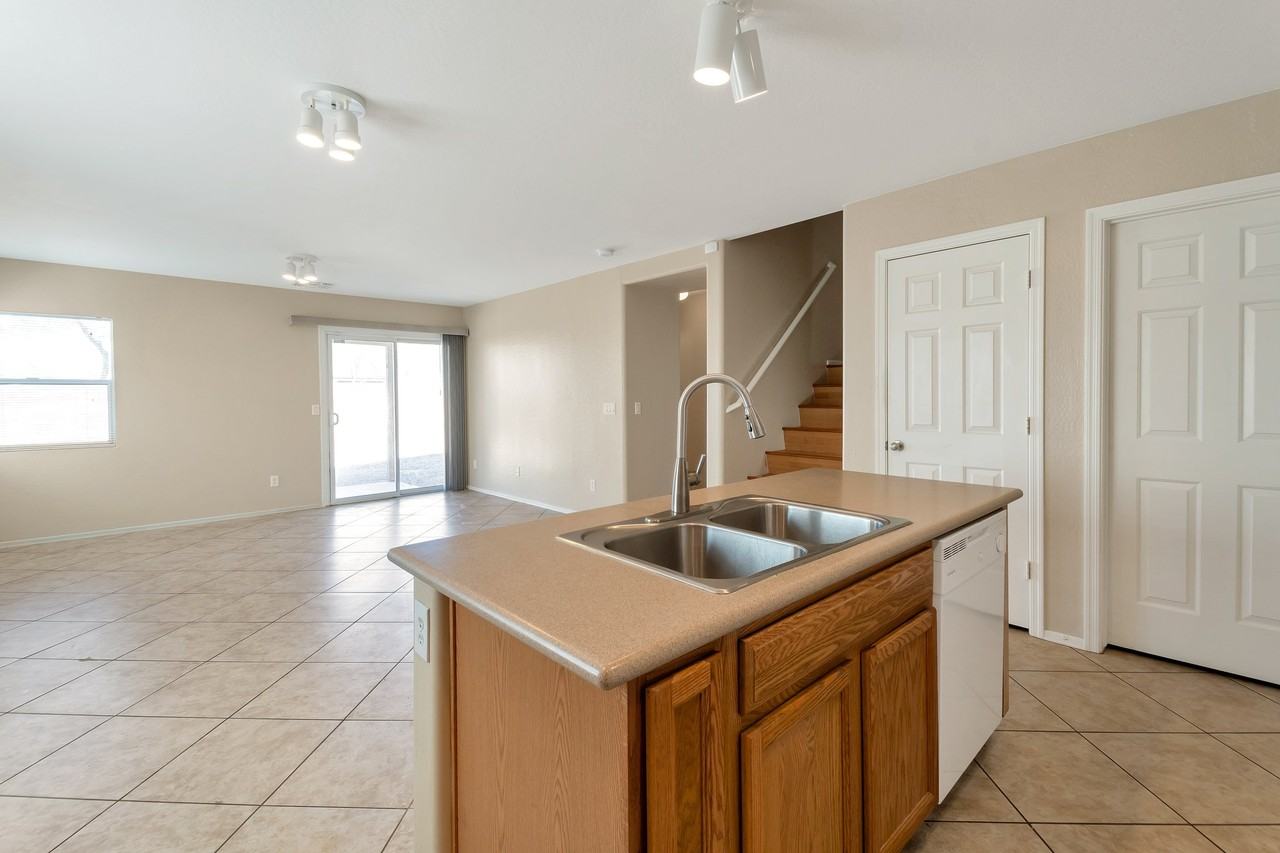 5292 E Silverbell Rd - Photo 4 of 17