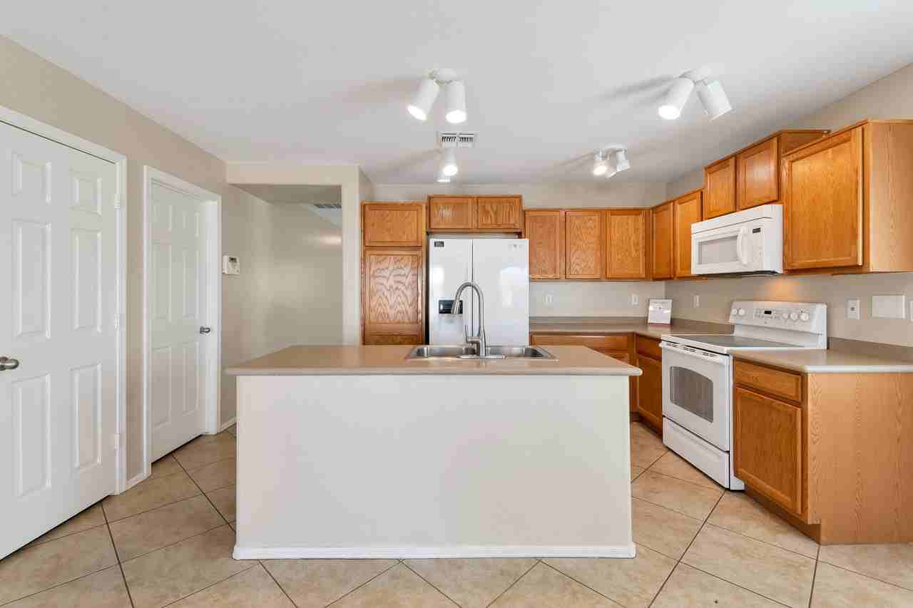 5292 E Silverbell Rd - Photo 5 of 17