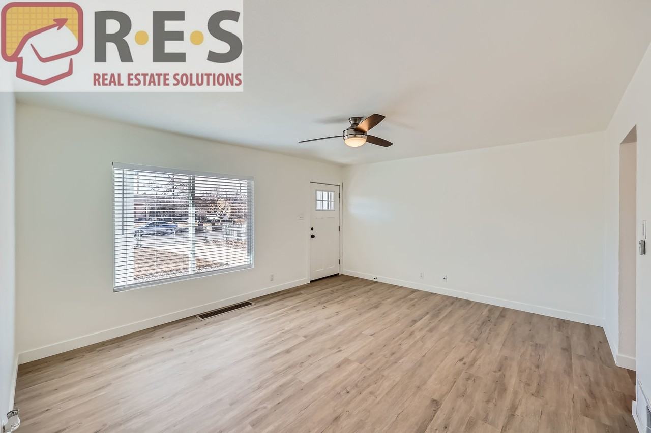 1370 Alton St - Photo 5 of 11