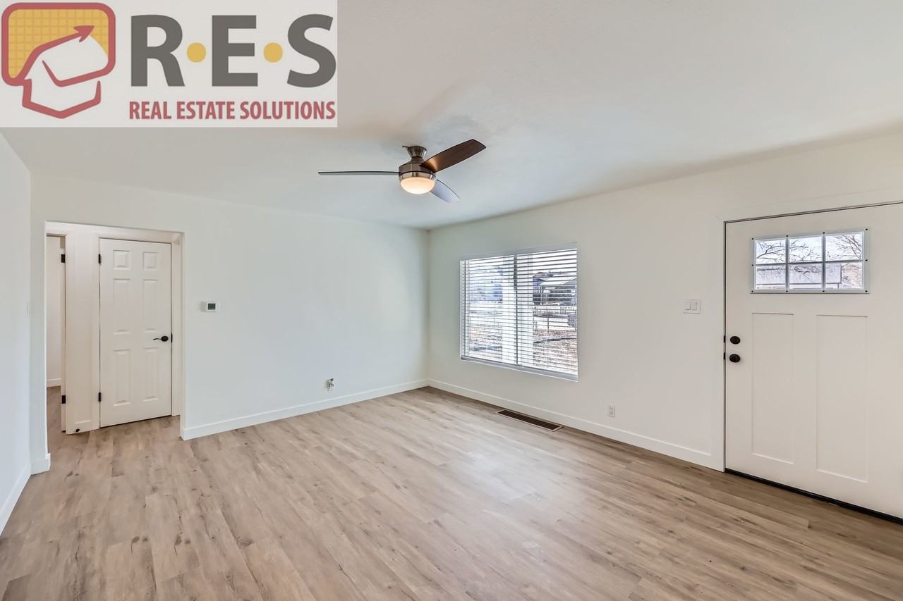 1370 Alton St - Photo 6 of 11