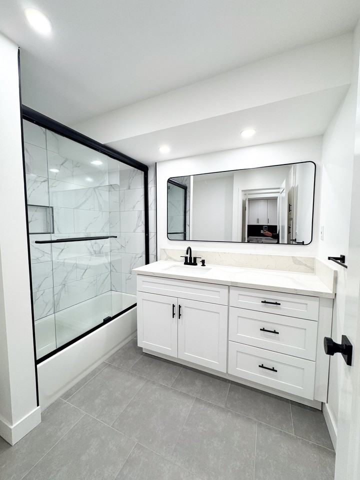 17000 Burbank Blvd #302