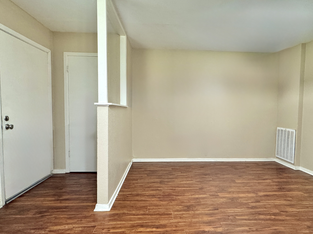 Canterbury House Apartments - Photo 4 of 102