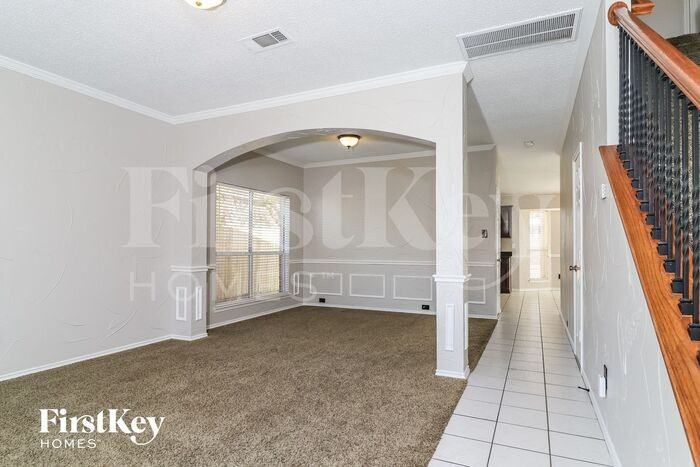 2406 Elliott Ave - Photo 3 of 15