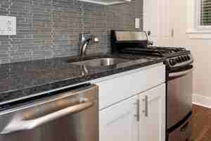 featured image of 646 W Roscoe St