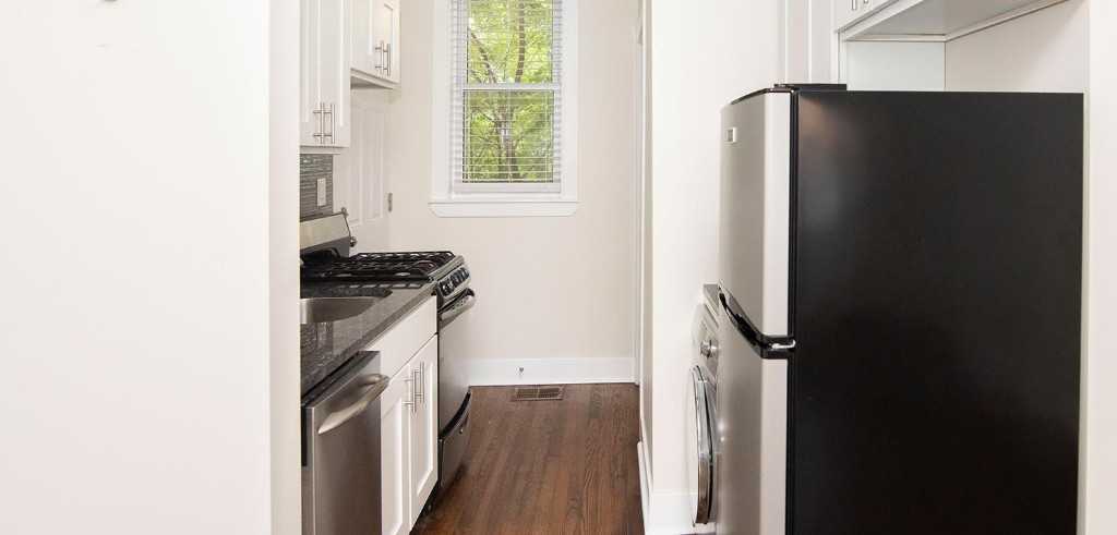 646 W Roscoe St #646-5-3N - Photo 3 of 7