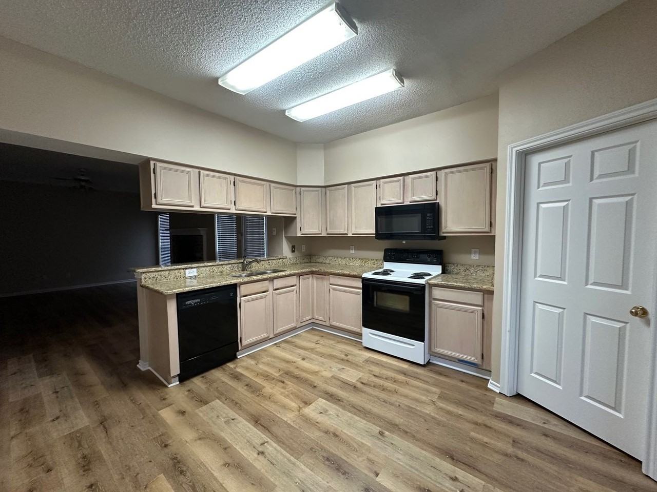 706 Willow Oak St - Photo 7 of 21