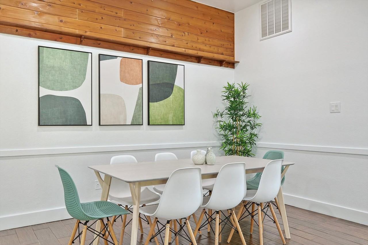 3322 Darby Lane - Photo 4 of 60