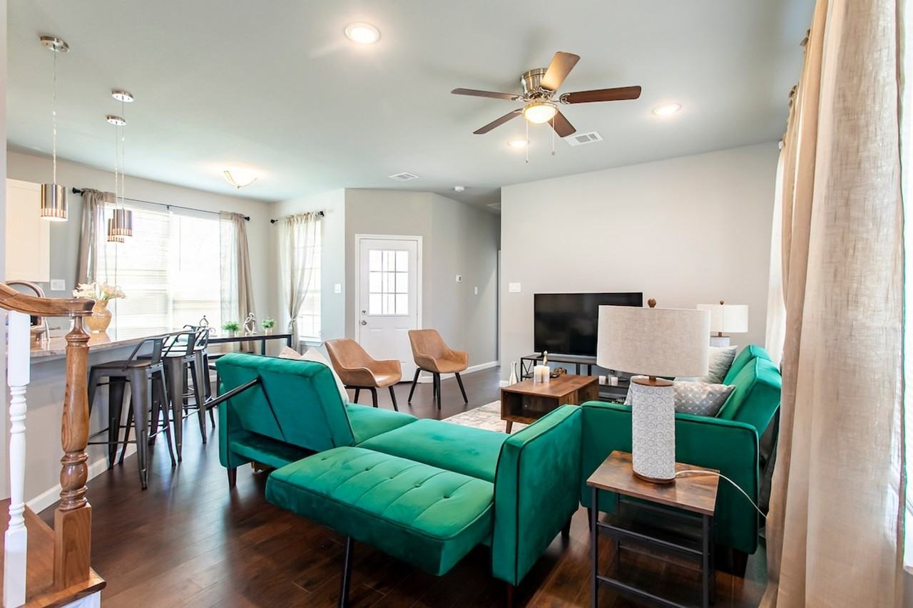 200 E Rogers St #1056426P - Photo 3 of 33