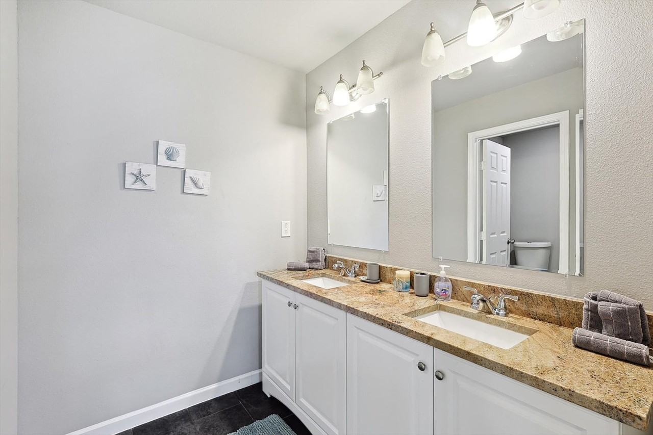 200 E Rogers St #1056426P - Photo 7 of 33