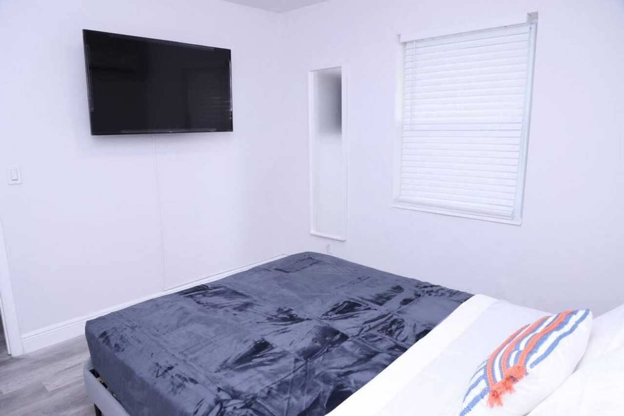 1109 Sw 37th Ave #1056521P - Photo 3 of 13