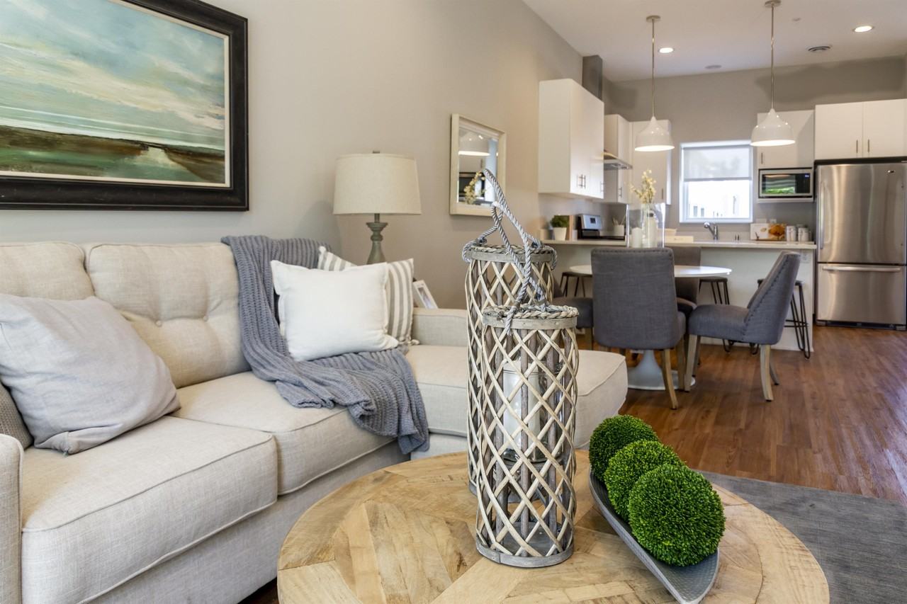 207 24th Ave Ne #4 - Photo 4 of 50