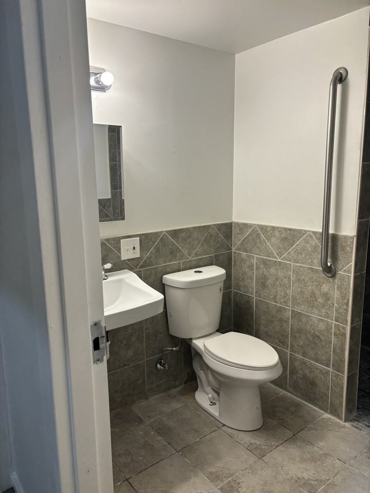 3518 Tracy Ave - Photo 3 of 32