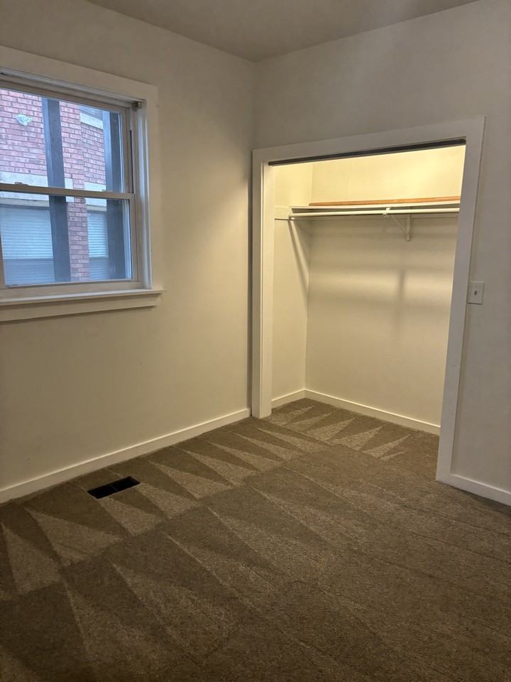 3518 Tracy Ave - Photo 3 of 32