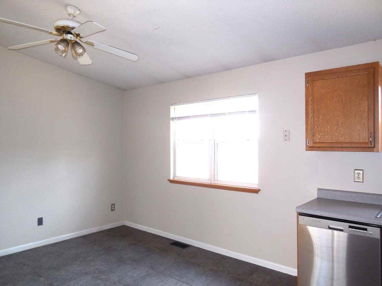 312 South Park Street - Photo 3 of 19