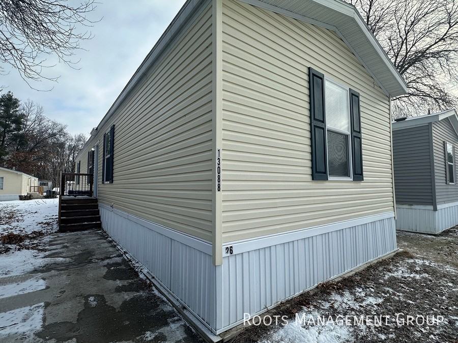 13088 Virginia Dr #26 - Photo 2 of 12