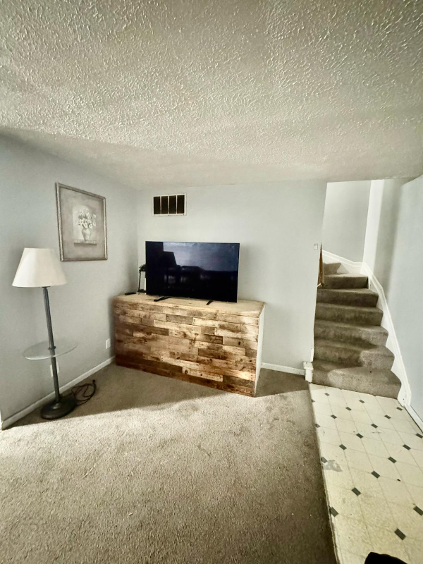 105 Buckeye Cir - Photo 2 of 19