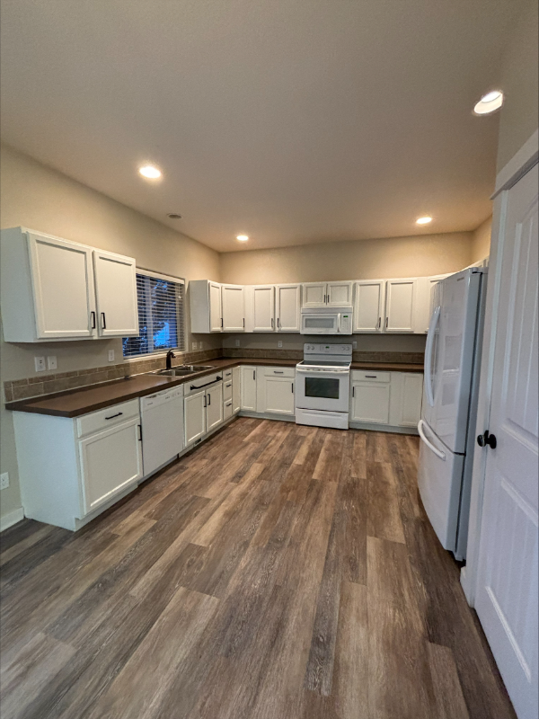 2809 23rd St W - Photo 2 of 15