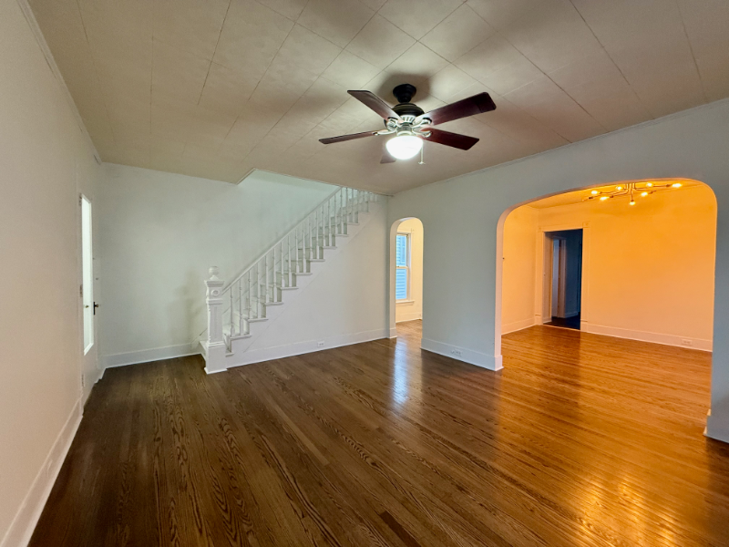 109 E Henley St - Photo 3 of 17