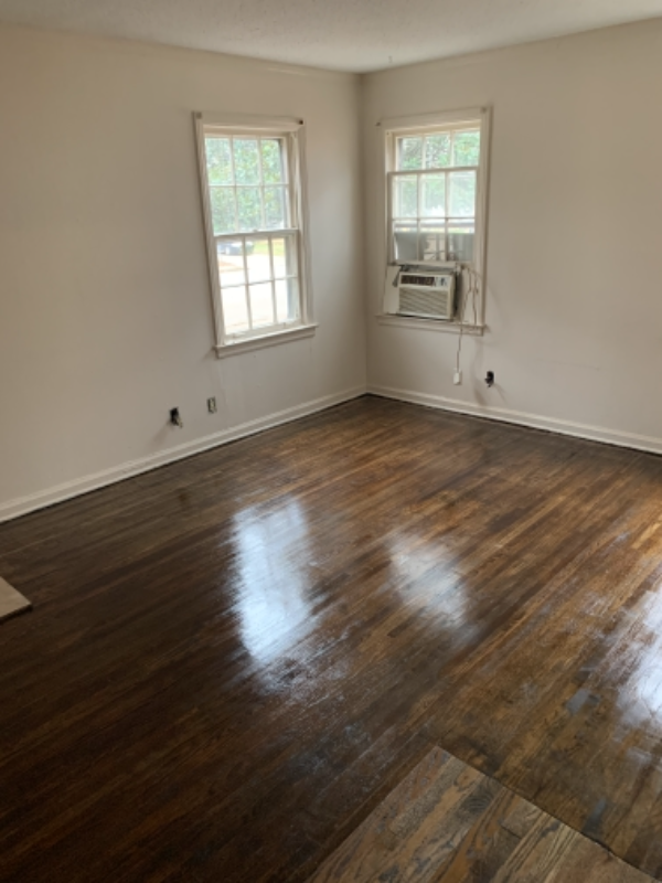 1542 Delano Ave - Photo 4 of 7